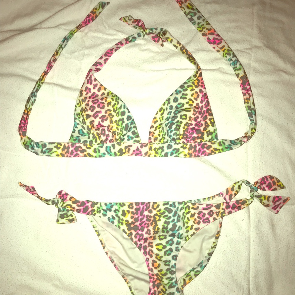 Victoria’s Secret bikini